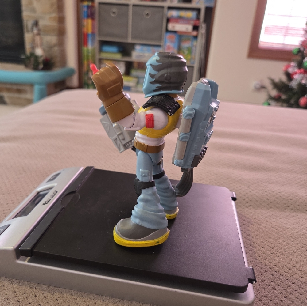 2018 Rescue Heroes Carlos Kitbash 6" Figure with Spinning Arc Welder Mechanic - Picture 2 of 13